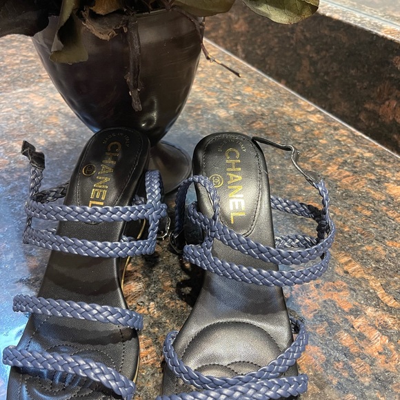 Chanel wedge very comfortable - Picture 2 of 2